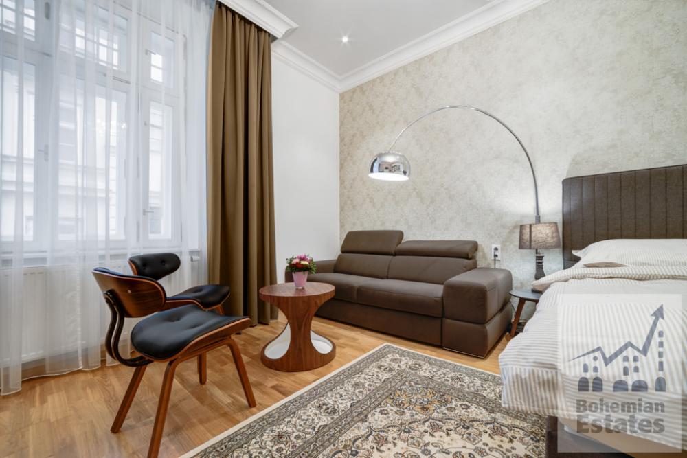 Queen Apartment